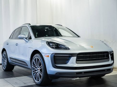 Used 2022 Porsche Macan AWD/4WD image 1