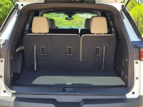 Used 2023 Chevrolet Traverse LS image 9