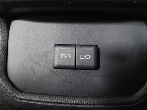 Used 2023 Toyota Highlander LE FWD image 22