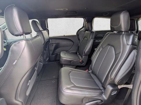 New 2026 Chrysler Voyager LX image 12