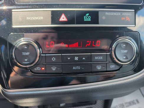 Used 2019 Mitsubishi Outlander SEL AWD/4WD image 15