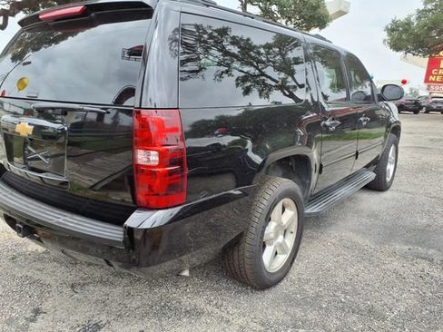Used 2013 Chevrolet Suburban LT w/ Luxury Package RWD image 5