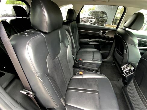 Used 2024 Kia Sorento SX image 29