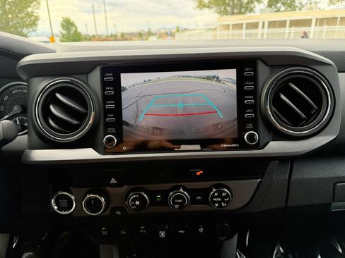 Used 2020 Toyota Tacoma TRD Sport w/ Technology Package AWD/4WD image 32