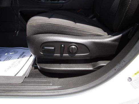 Used 2023 GMC Acadia SLE w/ Driver Convenience Package FWD image 18