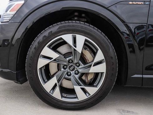 Used 2023 Audi e-tron Premium w/ Convenience Plus Package image 14