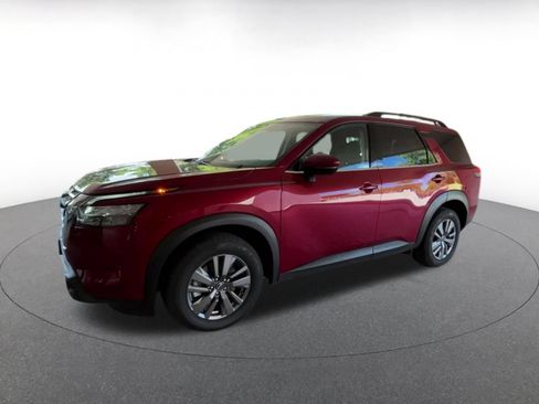 Used 2025 Nissan Pathfinder SV FWD image 7