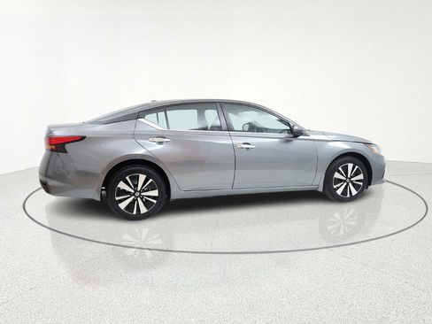 Used 2022 Nissan Altima 2.5 SV AWD/4WD image 9