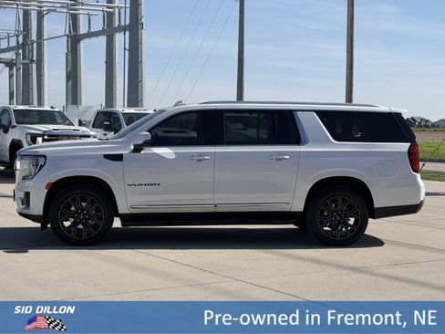Used 2023 GMC Yukon XL SLT w/ SLT Premium Package AWD/4WD image 9