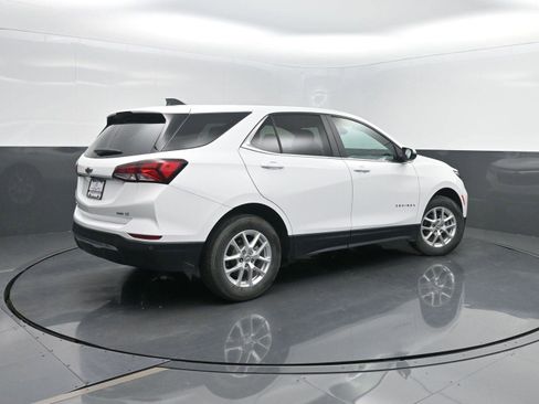 Used 2023 Chevrolet Equinox LT image 2