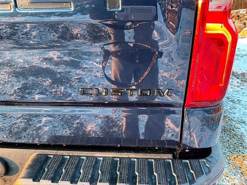 Used 2020 Chevrolet Silverado 1500 Custom w/ Custom Value Package image 8