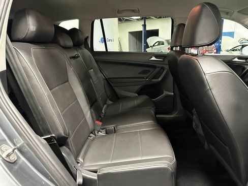 Used 2018 Volkswagen Tiguan SE image 19