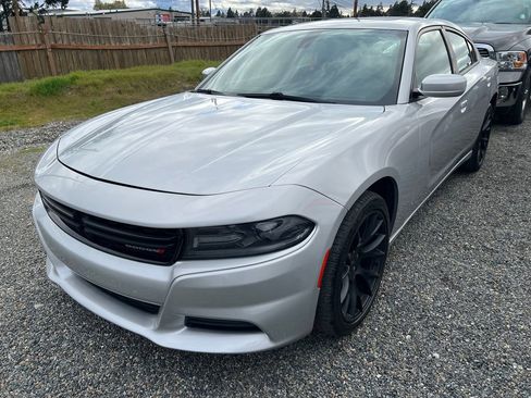 Used 2019 Dodge Charger SXT RWD image 1