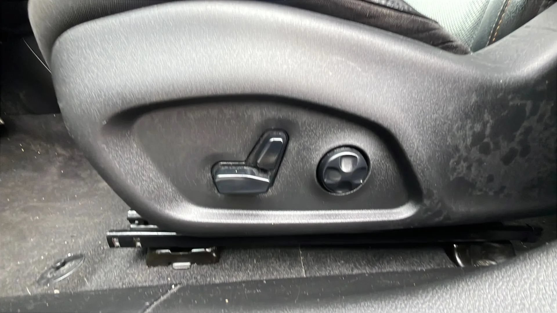 Used 2020 Jeep Compass Limited FWD image 33