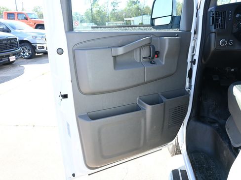 Used 2023 GMC Savana 2500 w/ Driver Convenience Package image 8