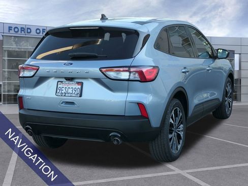 Used 2022 Ford Escape SE w/ SE Sport Appearance Package image 4