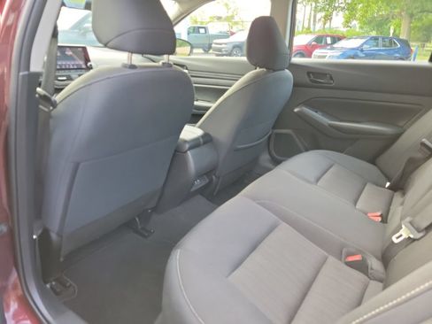 Used 2025 Nissan Altima 2.5 SV FWD image 15