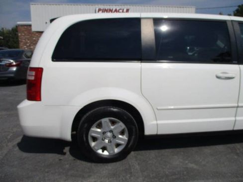 Used 2010 Dodge Grand Caravan SE w/ Climate Group image 12