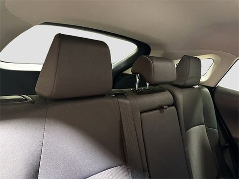 Used 2023 Toyota Venza LE image 28