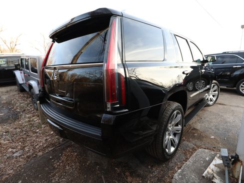 Used 2015 Cadillac Escalade Premium image 6