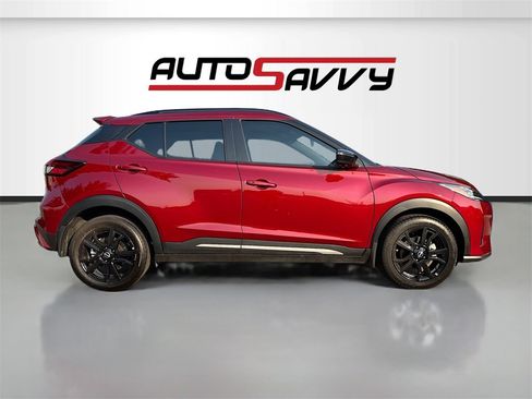 Used 2024 Nissan Kicks SR w/ SR Premium Package image 8