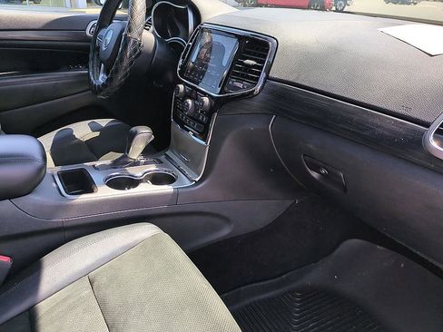 Used 2020 Jeep Grand Cherokee Altitude AWD/4WD image 38