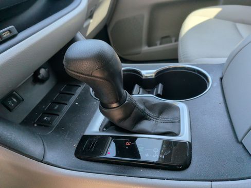Used 2015 Toyota Highlander LE FWD image 23