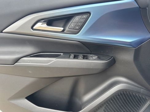 New 2026 Chevrolet Equinox EV LT image 18