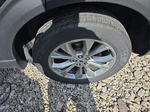 Used 2023 Ford Explorer XLT w/ Equipment Group 202A AWD/4WD image 22