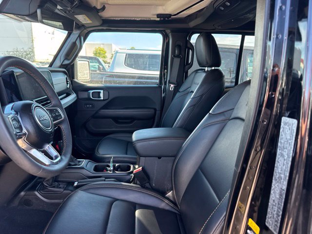 Used 2024 Jeep Wrangler Unlimited Sahara w/ Technology Group AWD/4WD image 11