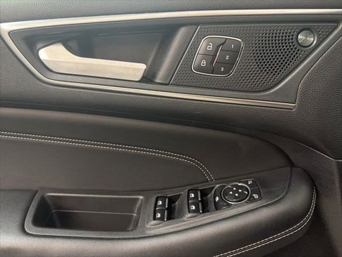 Used 2024 Ford Edge Titanium image 19