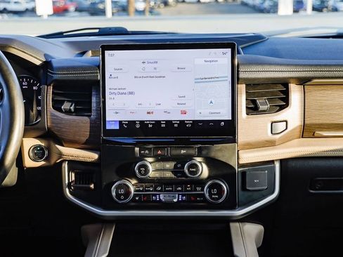 Used 2024 Ford Expedition Max Limited image 14