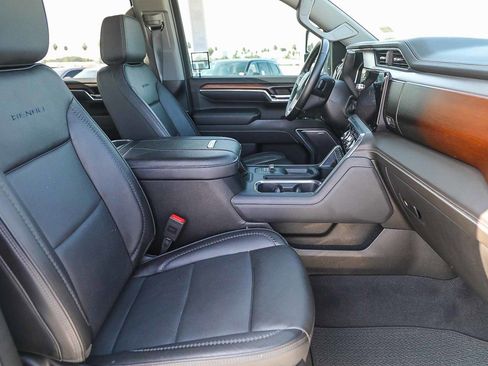 Used 2024 GMC Sierra 3500 Denali image 16