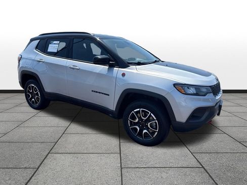 Used 2025 Jeep Compass Trailhawk AWD/4WD image 7