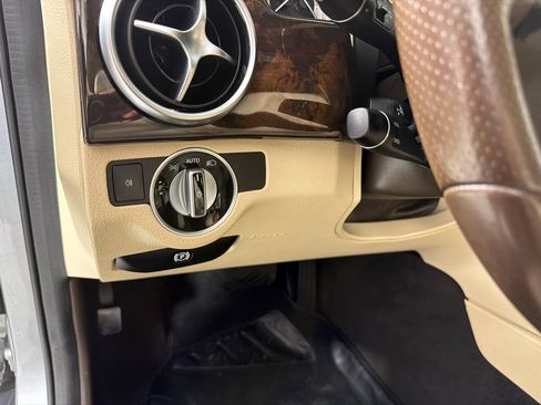 Used 2015 Mercedes-Benz GLK 350 2WD w/ Premium 1 Package image 11