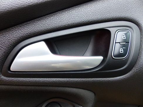 Used 2017 Ford Focus Titanium image 19