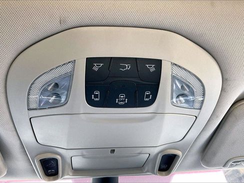Used 2023 Chrysler Pacifica Limited FWD image 32