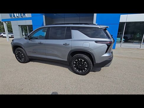 Used 2025 Chevrolet Traverse Z71 AWD/4WD image 6