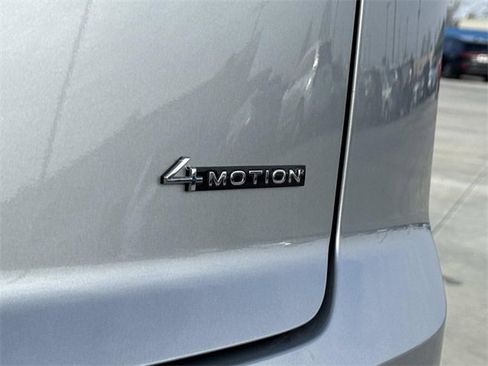 Certified 2025 Volkswagen Atlas Cross Sport SE image 4