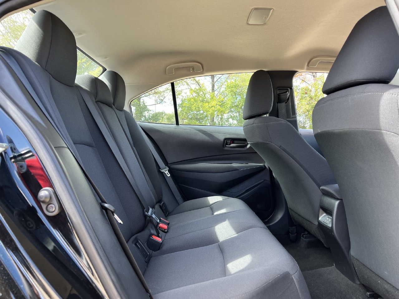 Used 2025 Toyota Corolla LE FWD image 24