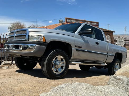 Used 1999 Dodge Ram 2500 Truck 4x4 Quad Cab image 2