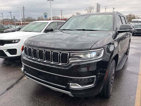 Used 2023 Jeep Wagoneer Series II image 2