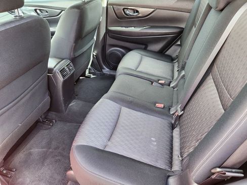 Used 2017 Nissan Rogue S FWD image 31