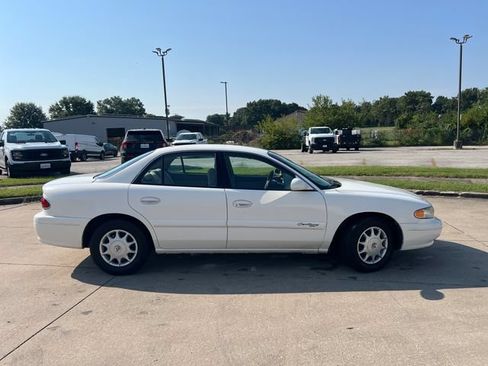Used 2001 Buick Century Custom w/ Premium Pkg FWD image 9