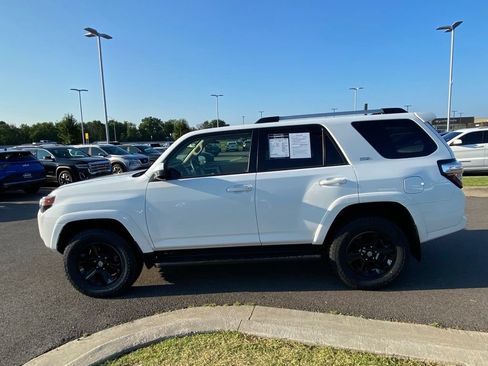 Used 2022 Toyota 4Runner SR5 AWD/4WD image 4