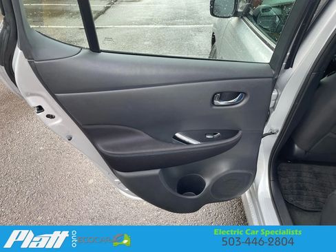 Used 2018 Nissan Leaf SV w/ SV Technology Package image 38