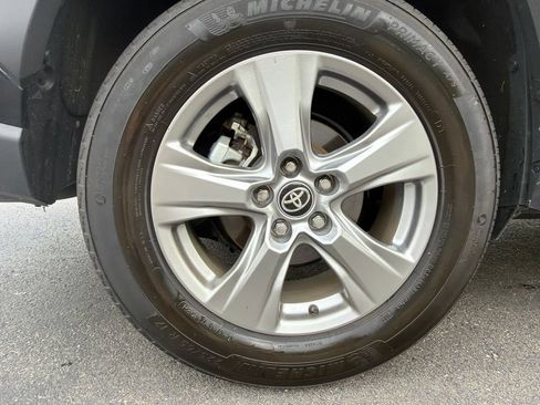 Used 2025 Toyota RAV4 XLE AWD/4WD image 24