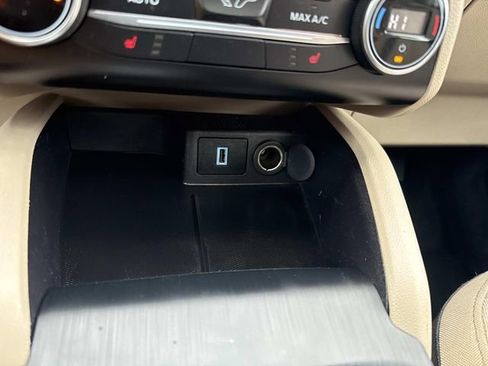 Used 2020 Ford Escape SE image 29