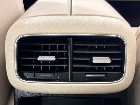 Used 2024 Mercedes-Benz GLE 450 4MATIC image 43