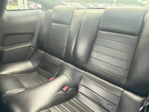 Used 2010 Ford Mustang GT Premium RWD image 3